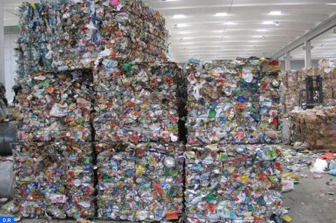 Lire la suite à propos de l’article Le Sénégal importe chaque mois 1000 tonnes de déchets plastiques venant des États-Unis